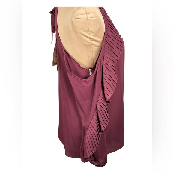 Entro Burgundy Cold Shoulder Top - Picture 4 of 10